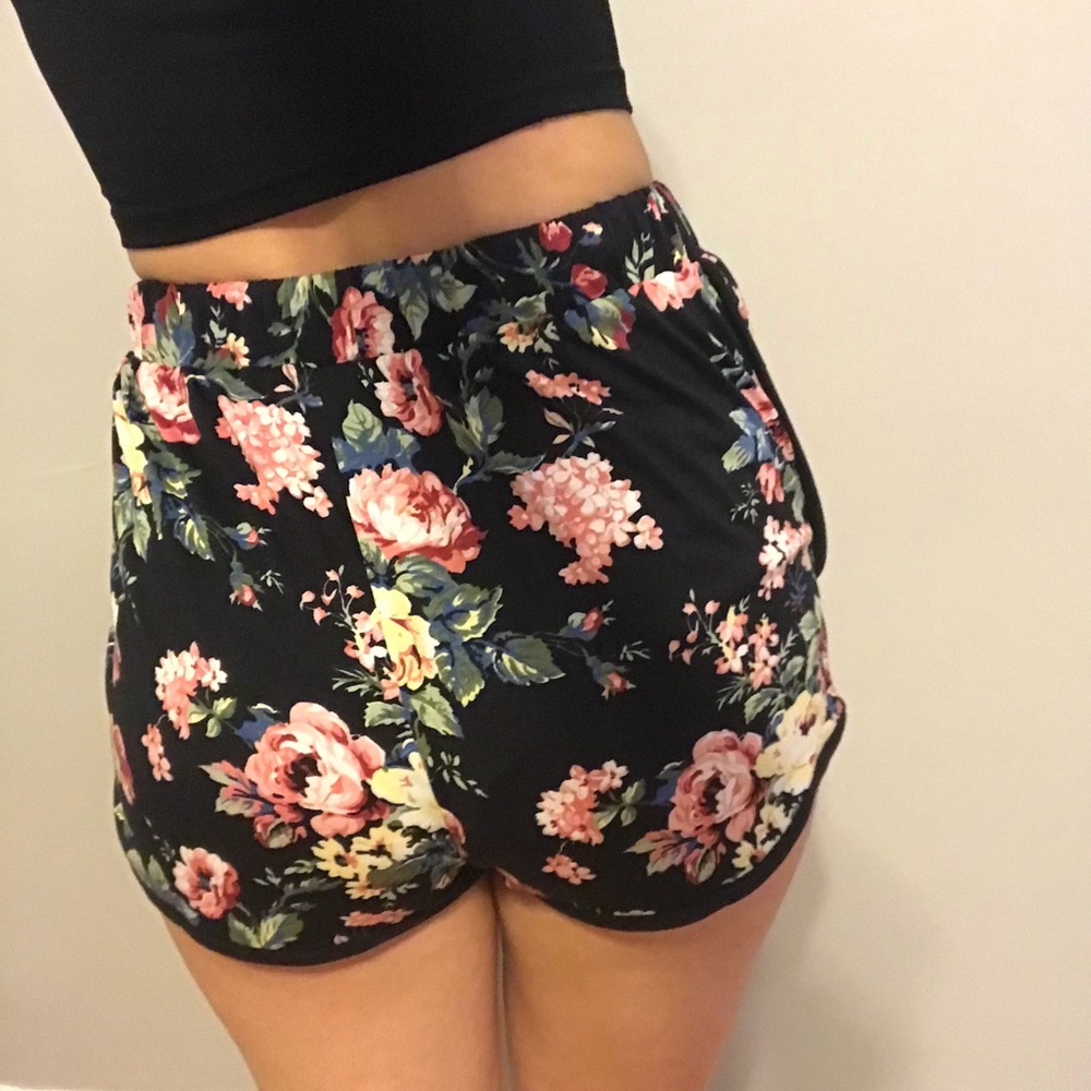 Floral dolphin shorts - Picture 2 of 5